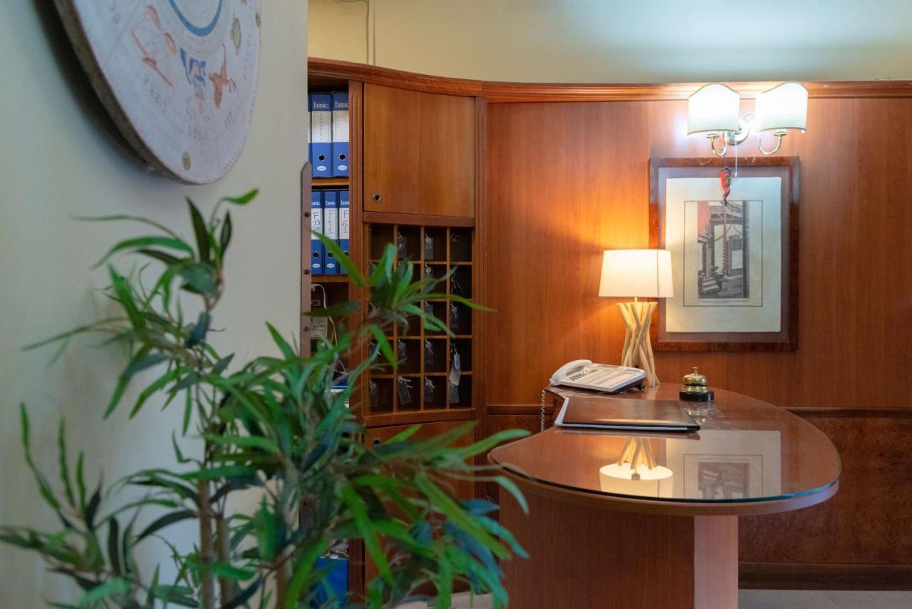 Hotel Suite Ares Naples Exterior photo