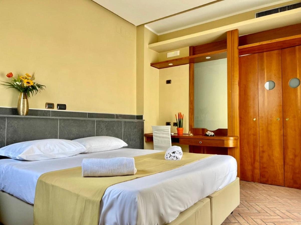 Hotel Suite Ares Naples Exterior photo
